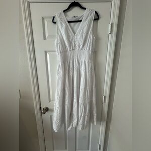 Elegant White Sleeveless, Cinched Waist Dress